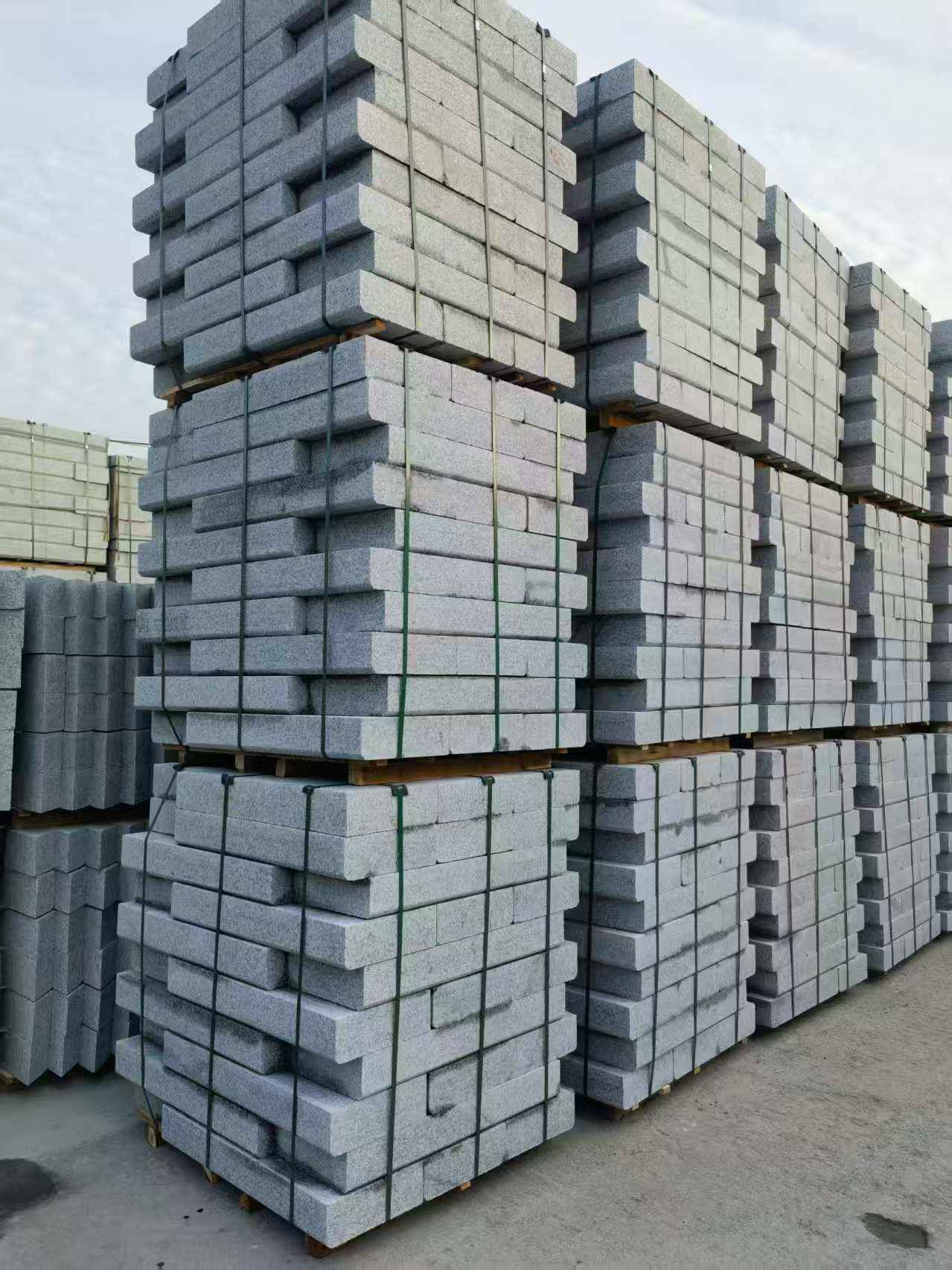 遵义 路沿石（路侧石），颜色一致，尺寸标准