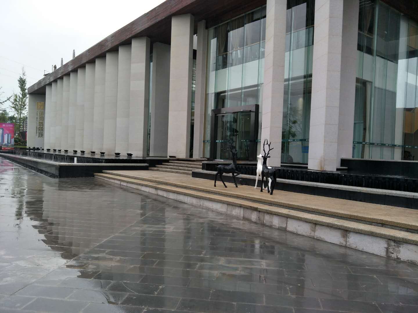 遵义芝麻白花岗岩在建筑上的应用