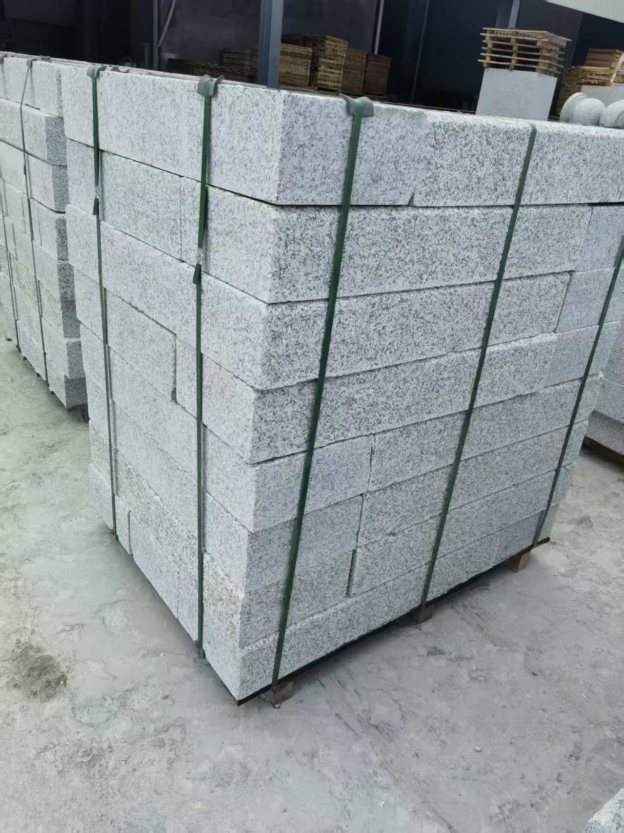 遵义 芙蓉白火烧两面路沿石