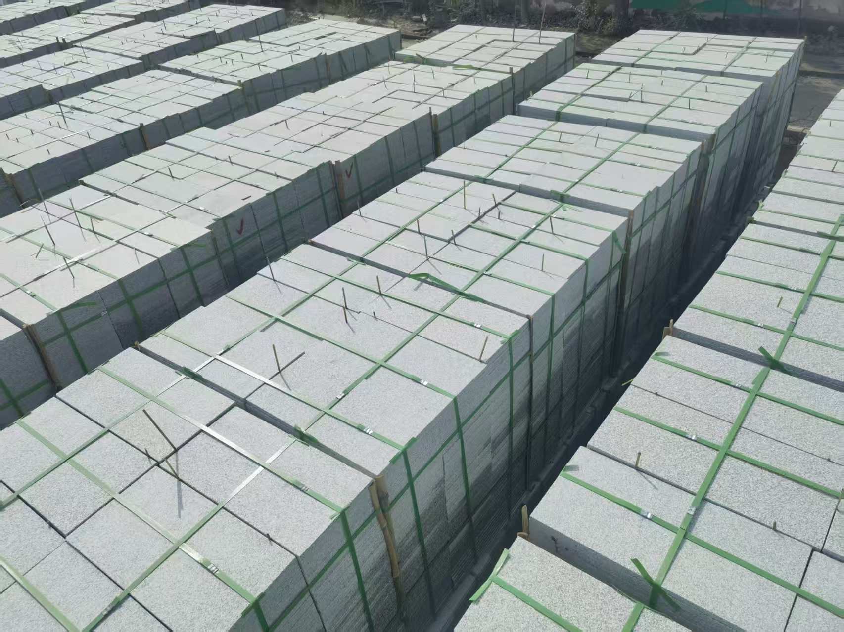 遵义 芝麻白1.8公分火烧300*600地铺，清仓大甩卖