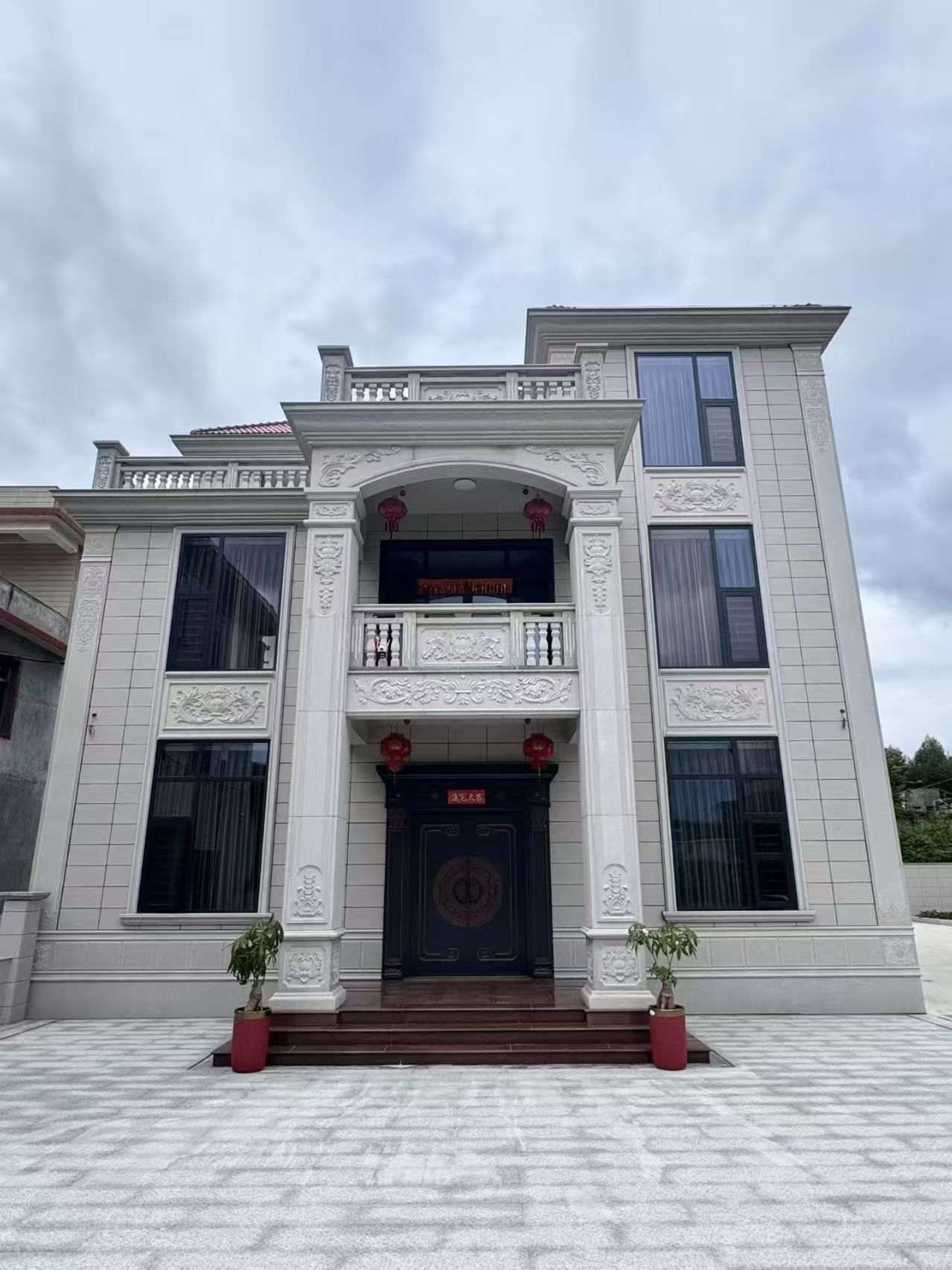 遵义 芝麻白石材别墅干挂案例展示