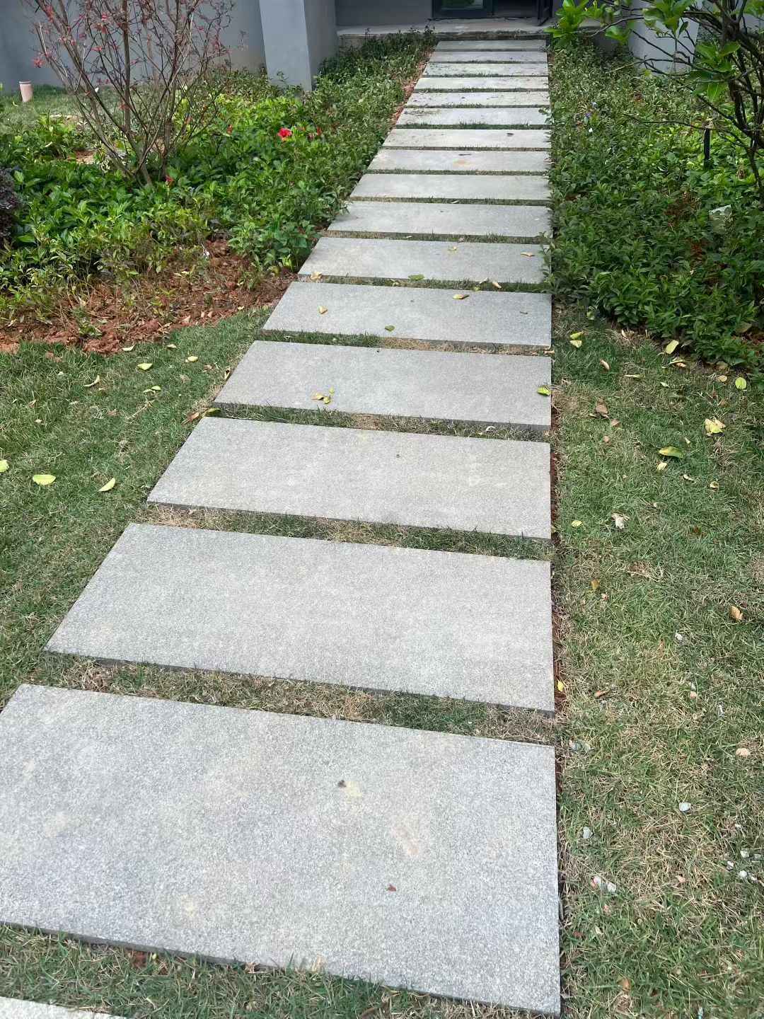遵义 芝麻黑小区踏步、汀步石铺装效果