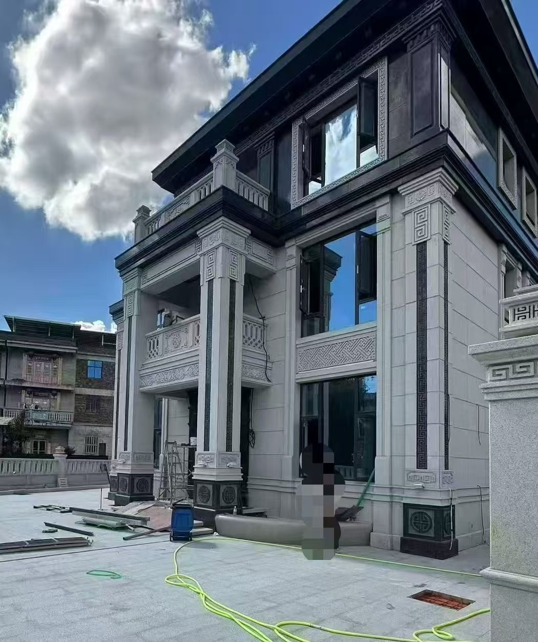 遵义 别墅干挂，芝麻白与芝麻黑完美配合