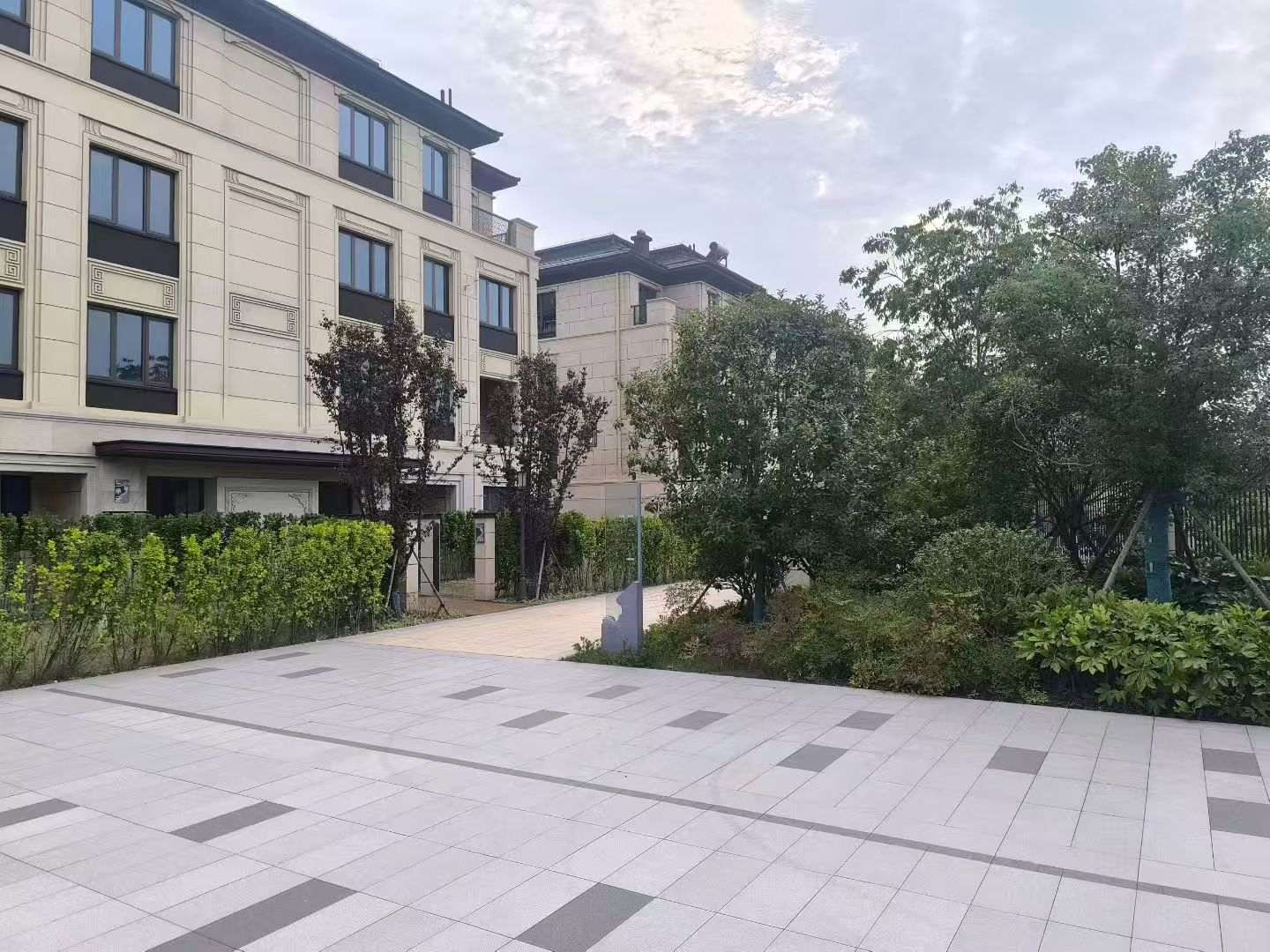 遵义 芝麻白与芝麻白搭配铺装，尺寸1200*600